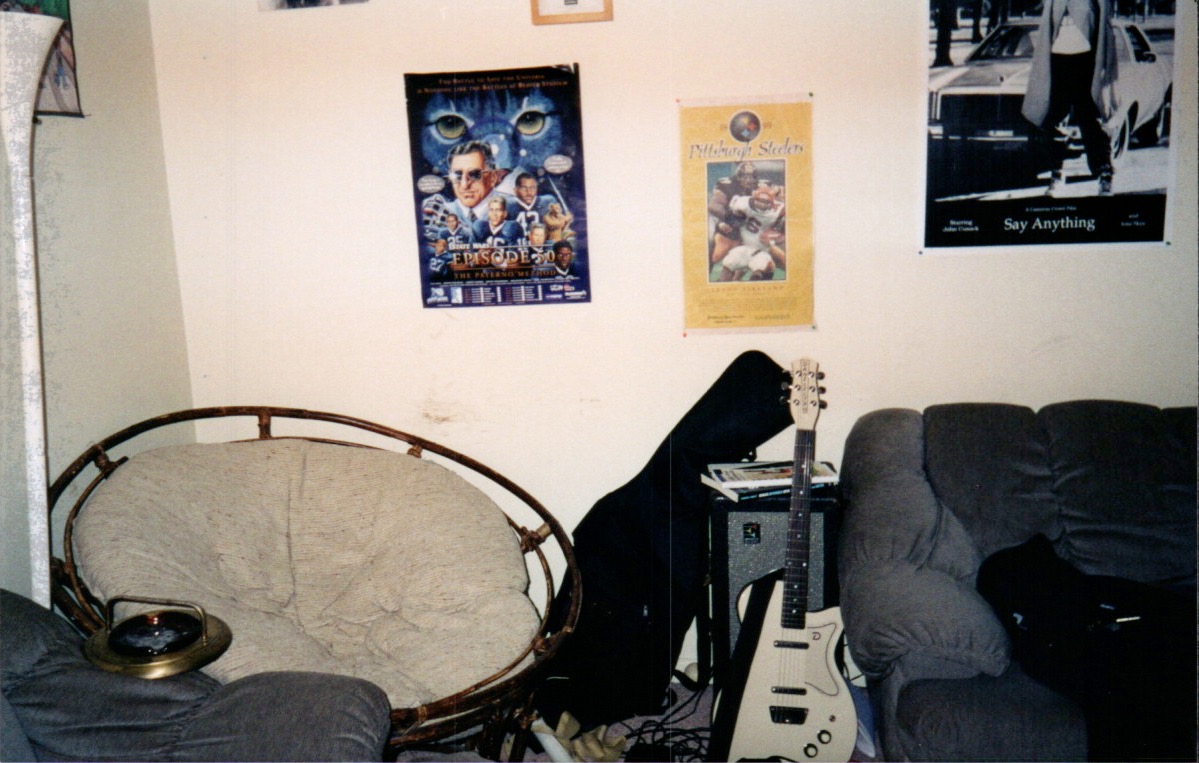 An old Satellite chair with a Danelctro U2 and Gibson Maestro Plus 50