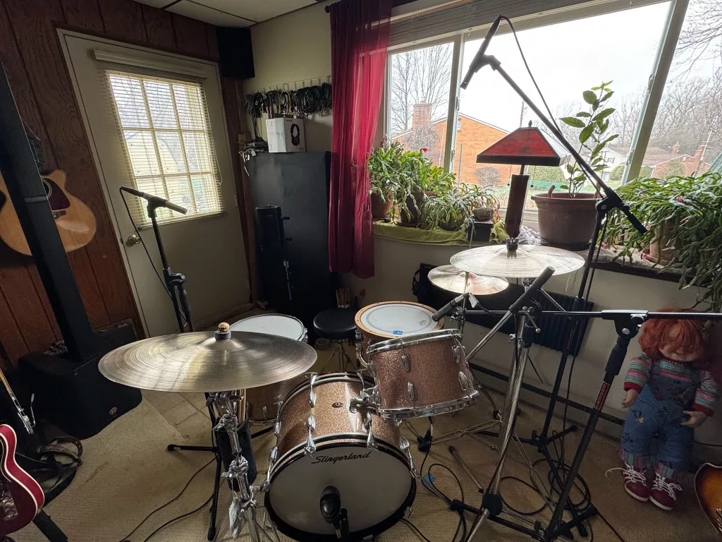 The 1968 Slingerland Kit with a modern snare. 